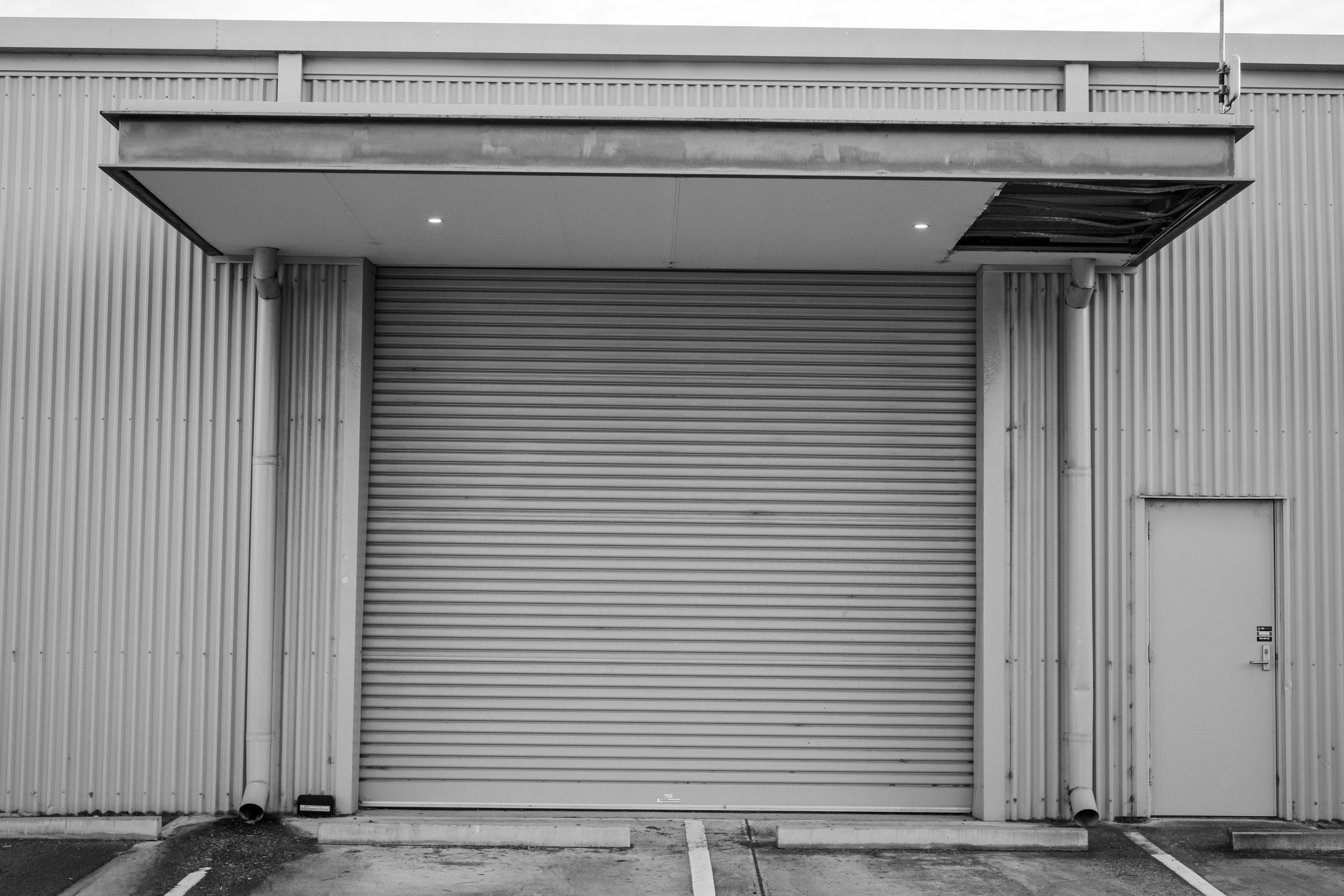Professional garage door repair service in Calabasas